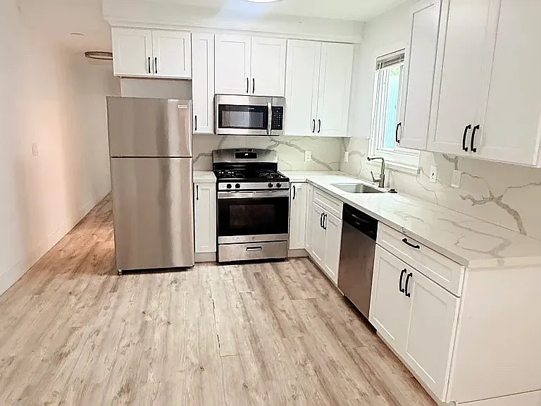 2 bed, 750 sqft, $2,200 — Photo 4