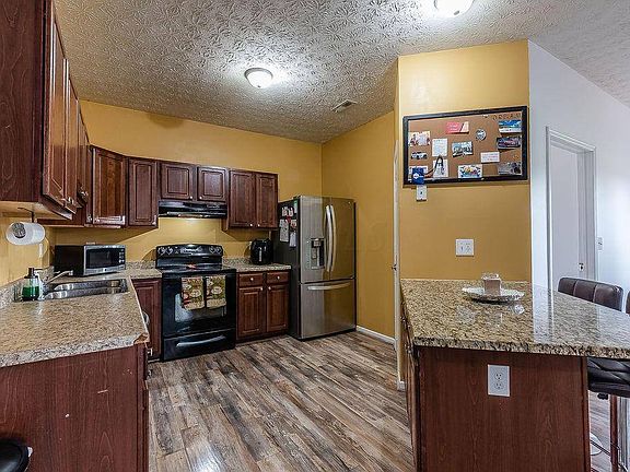 5th image of 3272 Dresden St