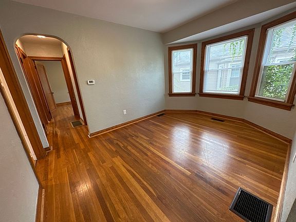3rd image of 1625 Fauver Ave
