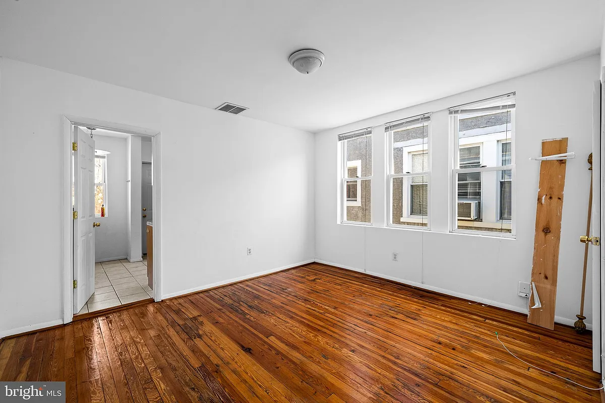 Building Photo - 4617 Locust St #2
