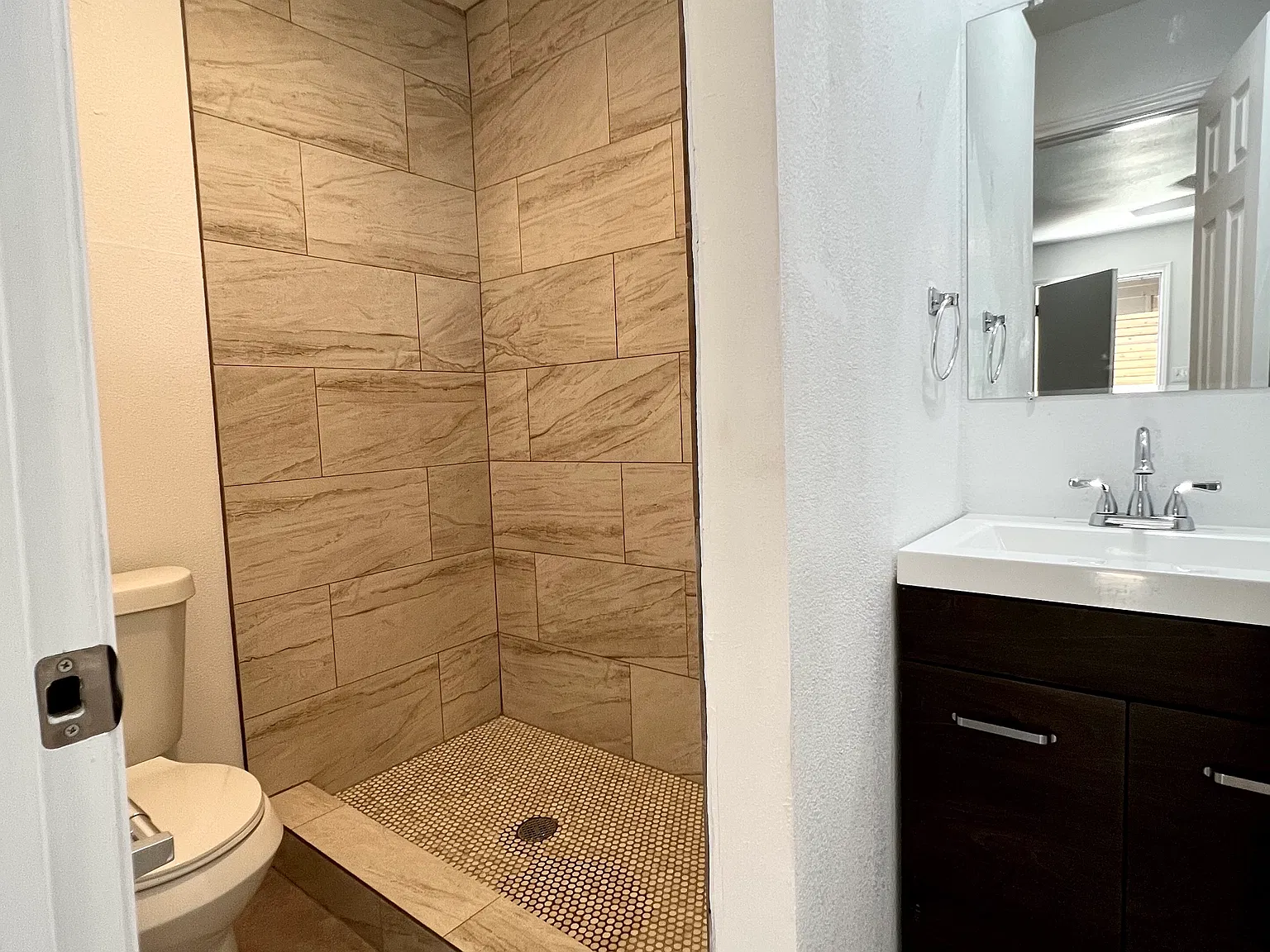 Studio, $995 — Photo 2