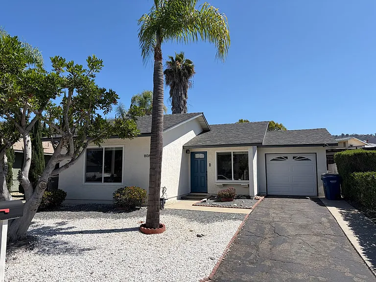 808 Laurelwood Ct — Photo 2