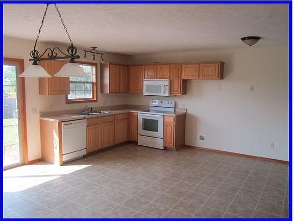 4th image of 710 W Lake Ave