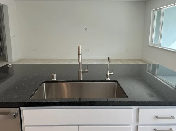 2779 Mulholland Dr, Lathrop, CA 95330