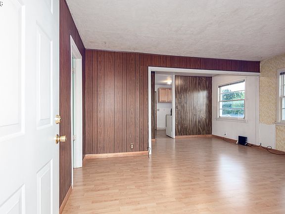 4th image of 4425 NE 42nd Ave