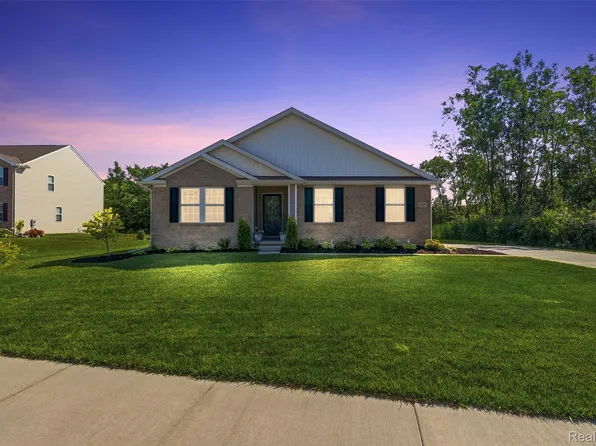 2340 Scenic Hollow Dr, Grand Blanc, MI 48439