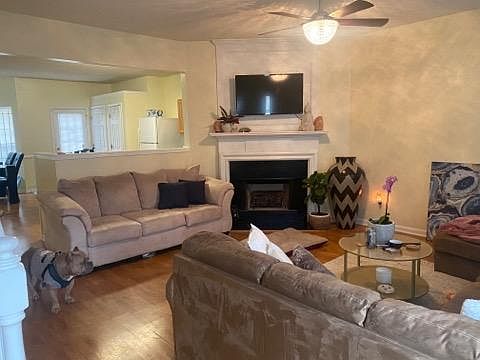 1st image of 2830 Parkway Close