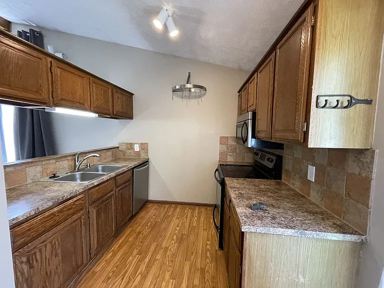 12814 S 28th Ave — Photo 4
