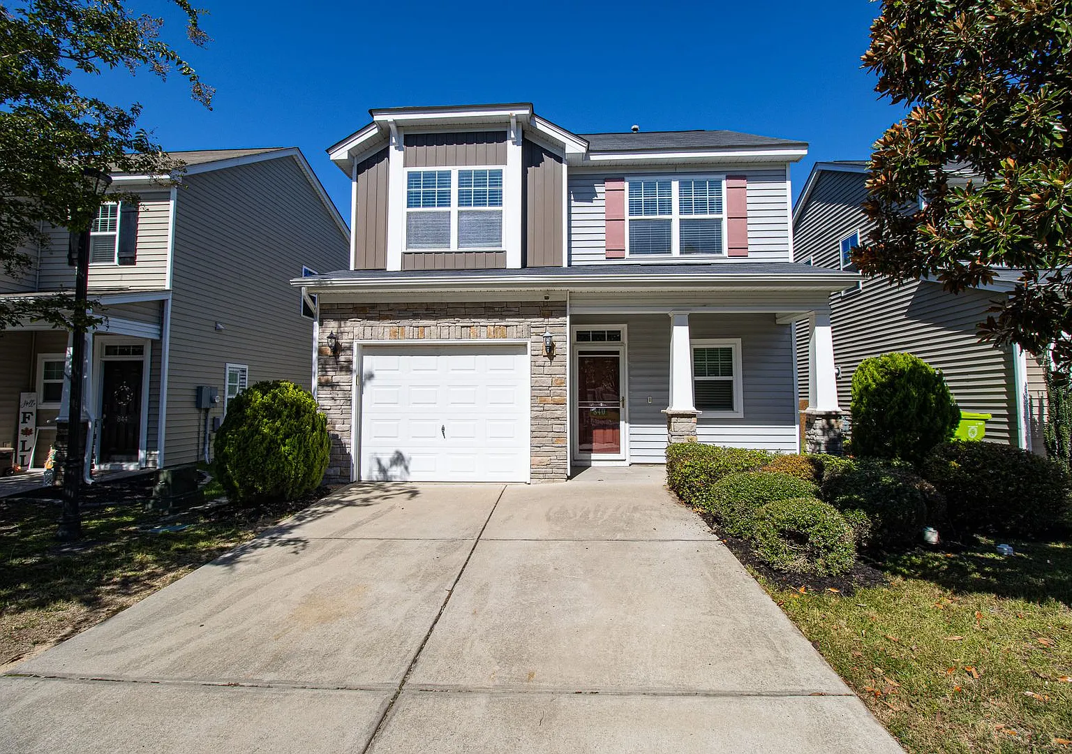 Fabulous 3 Bed 2.5 Bath with large bonus room in highly desirable Lake Carolina Neighborhood! Les... — Photo 1