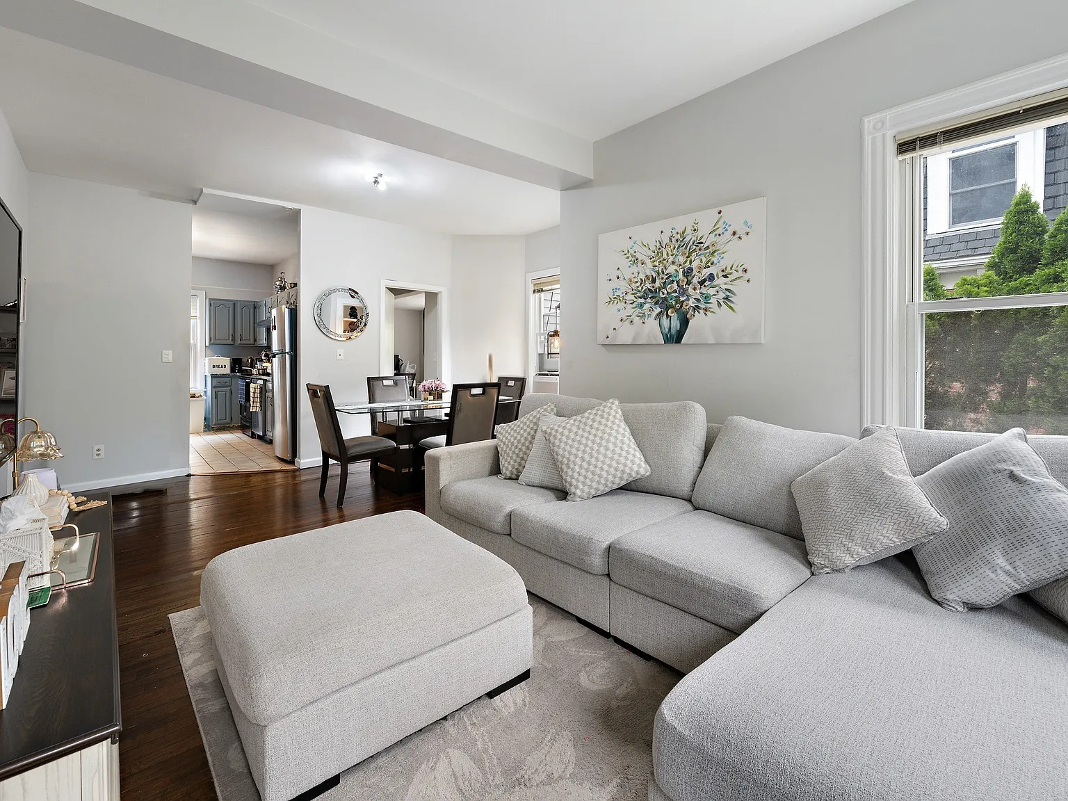 2 bed, 988 sqft, $4,100 — Photo 3