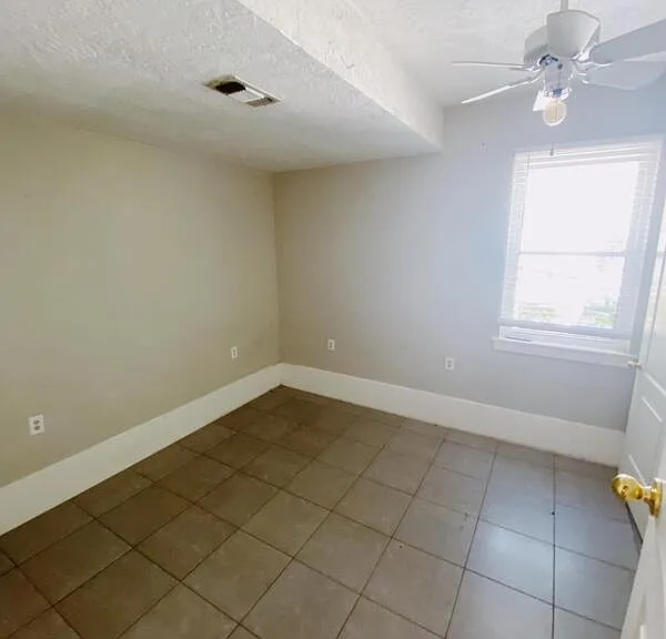 3412 Brady Ave — Photo 5