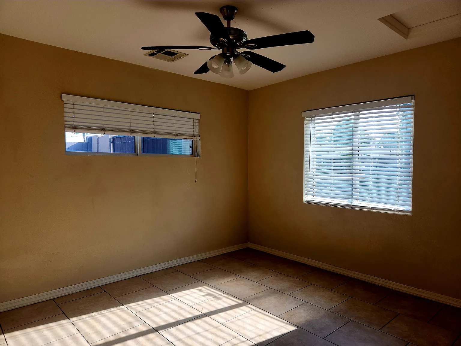 5 bed, 2.5 bath, 3700 sqft, $3,500 — Photo 4