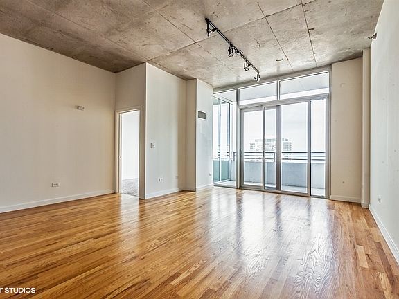 3rd image of 1720 S Michigan Ave #P-246