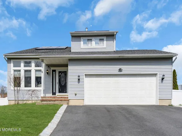 8 Cripple Creek Road, Howell, NJ 07731