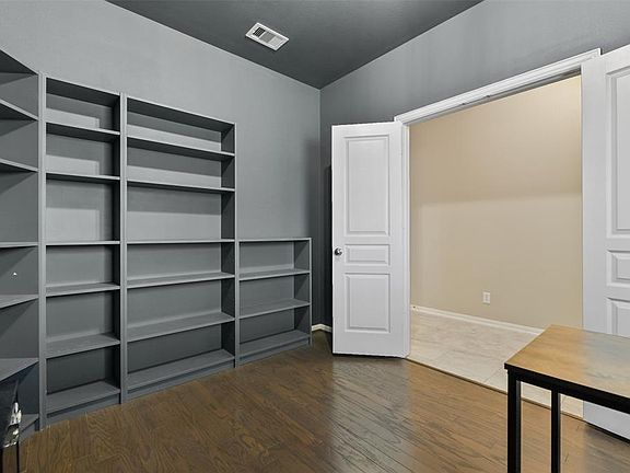 4th image of 7931 Wood Hollow Drive