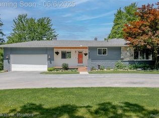 5451 E Holly Rd, Holly, MI 48442
