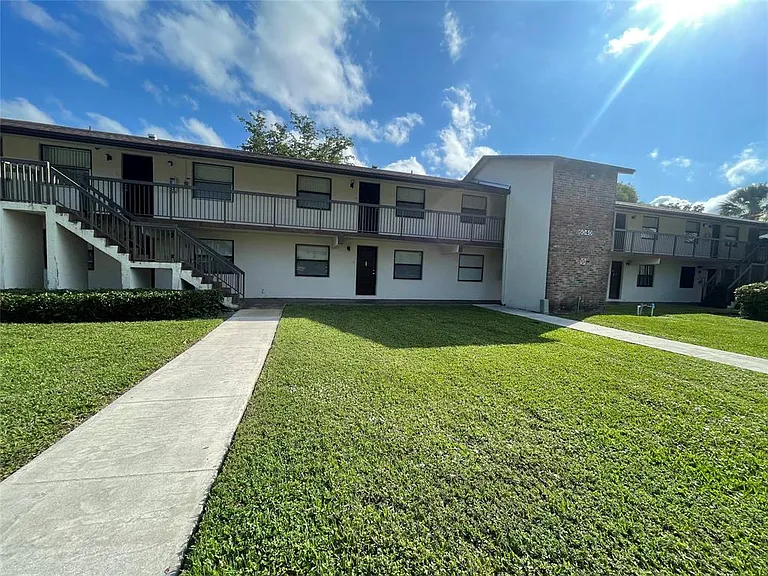 6040 Shakerwood Cir #205 — Photo 22