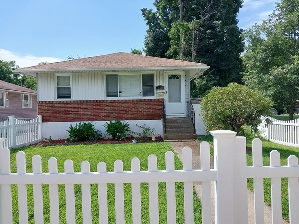 130 Burncoat St, Worcester, MA 01605