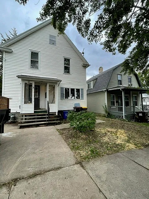 3 bed, 1152 sqft, $1,550 — Photo 1