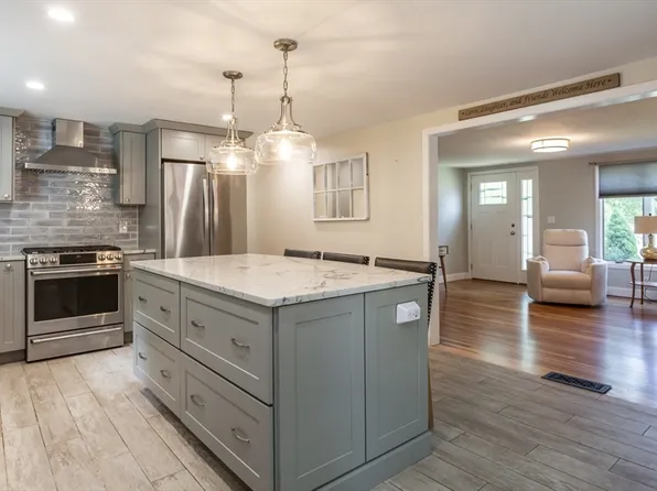 300 South St E, Raynham, MA 02767