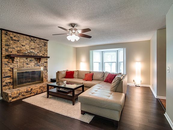 3rd image of 405 Stonetree Dr