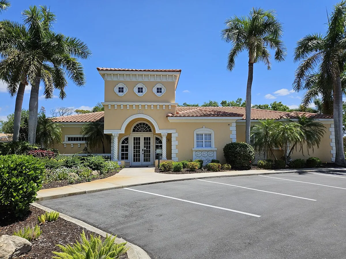 Building Photo - 330 Rio Terra