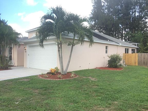 2nd image of 320 Island Oaks Pl
