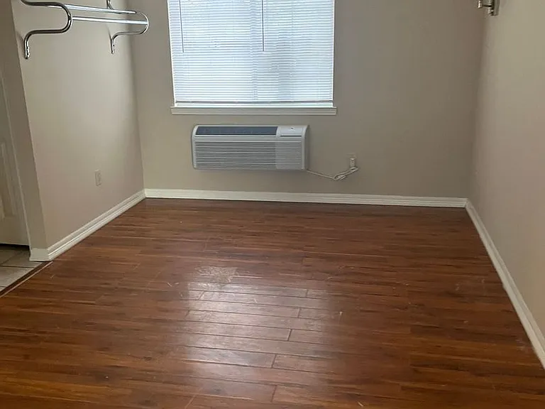204 Fort St — Photo 16