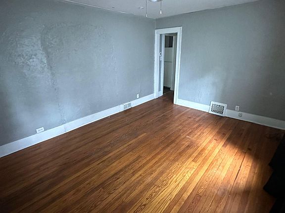2nd image of 1623 College St