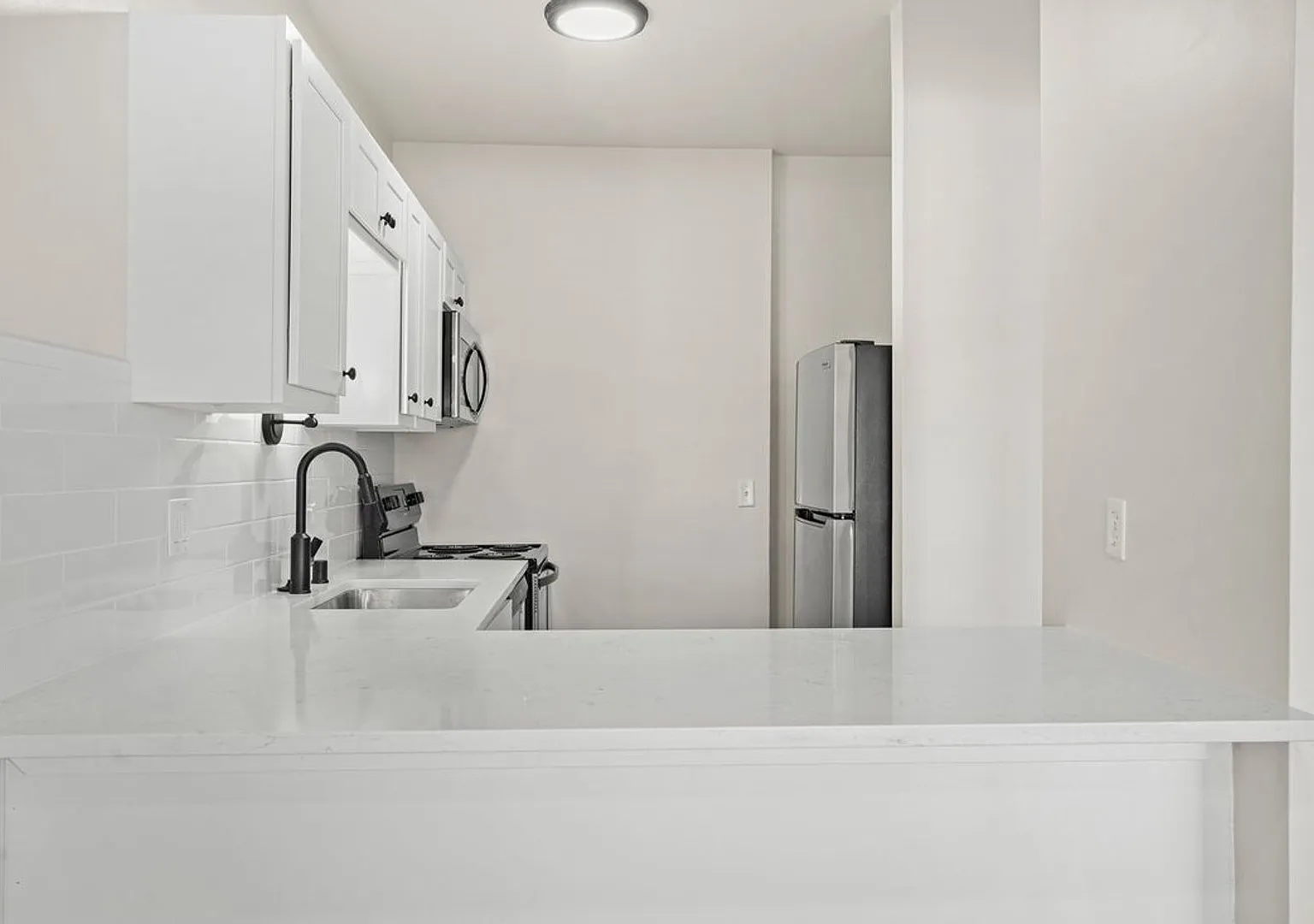 Lagoon Apartments — Photo 4