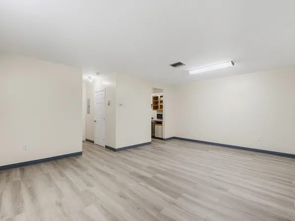 195 Thorndike St #4, Lowell, MA 01852