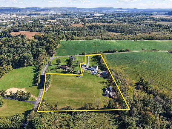 4th image of 826 Bossler Rd