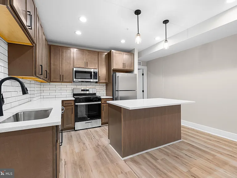 400 S Conkling St #6 — Photo 10