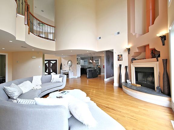 2nd image of 7 Pilgrim Ave