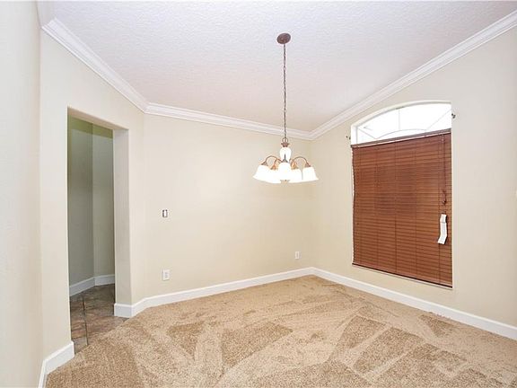 4th image of 2202 Oak Landing Ln