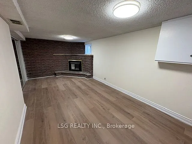 3 bed, $1,600 — Photo 2
