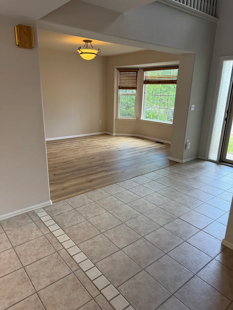 Main floor - 7041 Enbrook Dr