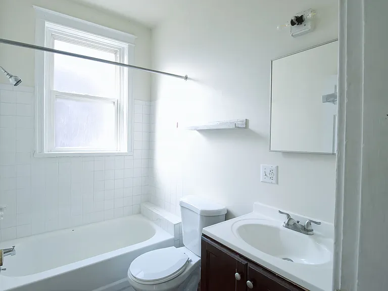 Central West End Apartments — Photo 8