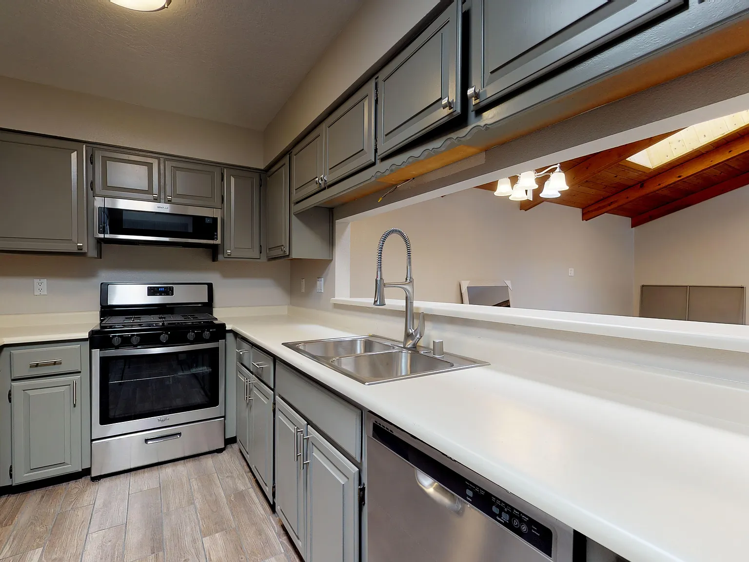 3 bed, 1330 sqft, $2,700 — Photo 2