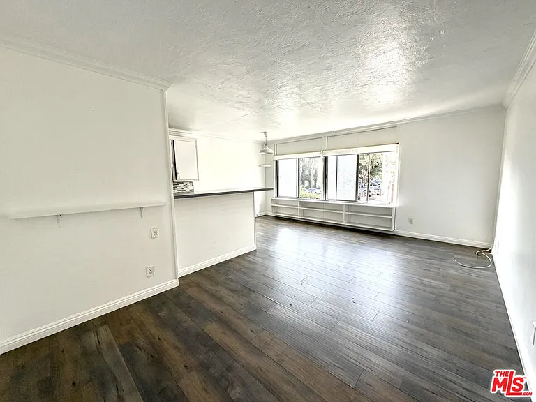 250 Linden Ave #201 — Photo 3