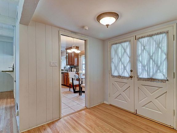 3rd image of 9717 Nestle Ave