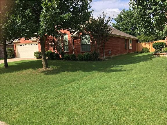 2nd image of 709 Crockett Dr