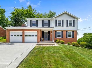 227 Essex Knoll Dr, Coraopolis, PA 15108