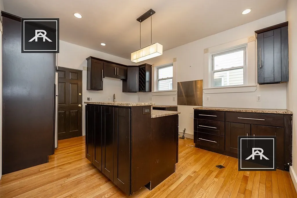 4 bed, 1.5 bath, 1200 sqft, $5,250 — Photo 1