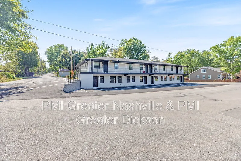 2 bed, 1.0 bath, 800 sqft, $1,350 — Photo 4