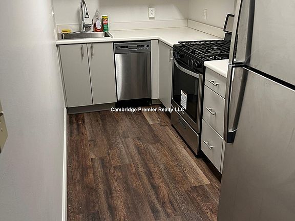 5th image of 812 Memorial Dr APT 1714