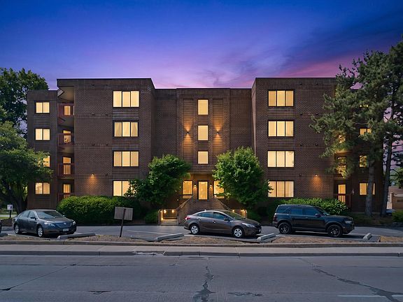 2nd image of 6401 Pershing Rd APT 105