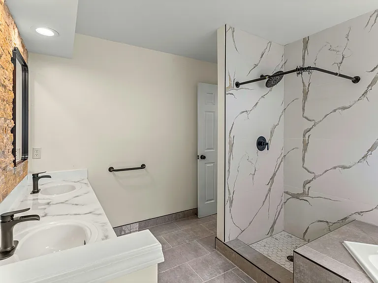 Master Bedroom bathroom