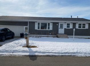 106 Santa Barbara Dr, Marshalltown, IA 50158