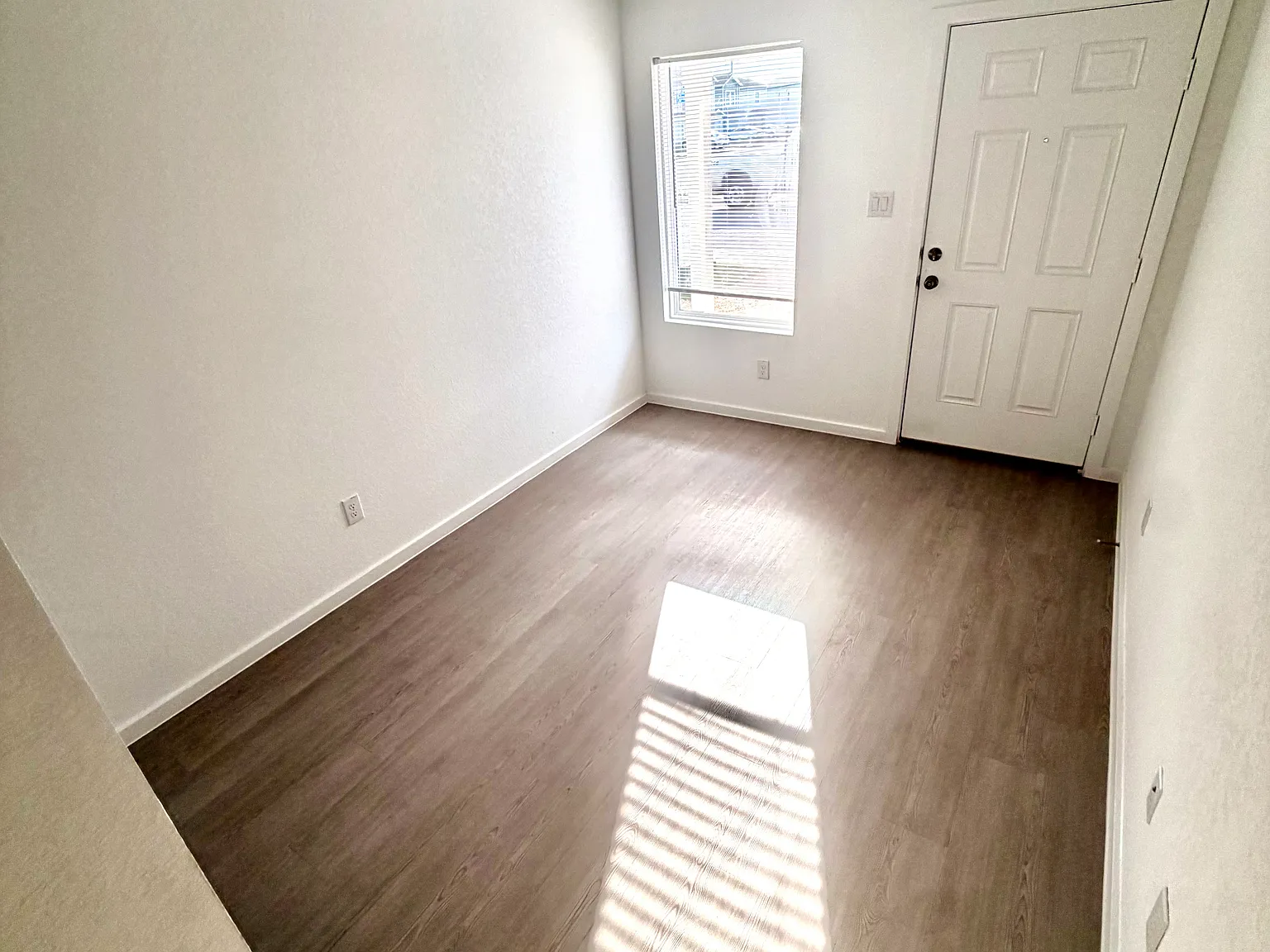 2 bed, 850 sqft, $1,400 — Photo 3